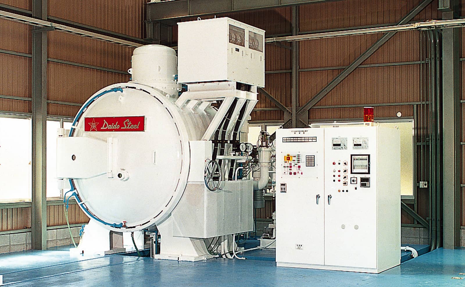 Vacuum heat treatment furnace